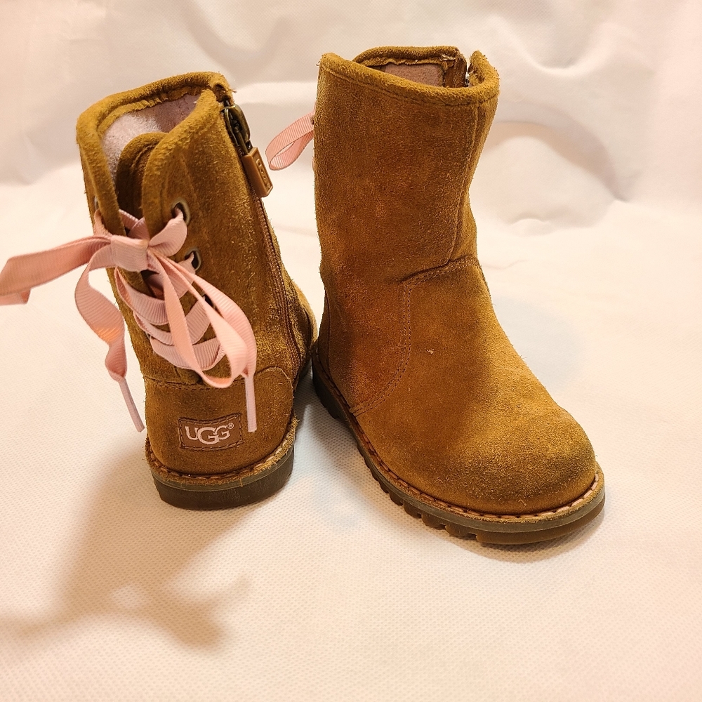 UGGS Girls Size 6